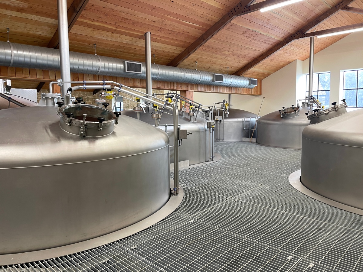 蘇格蘭酒廠之旅 – Highland Park Distillery - 第9張圖 2024年全面更新的12座不鏽鋼發酵槽