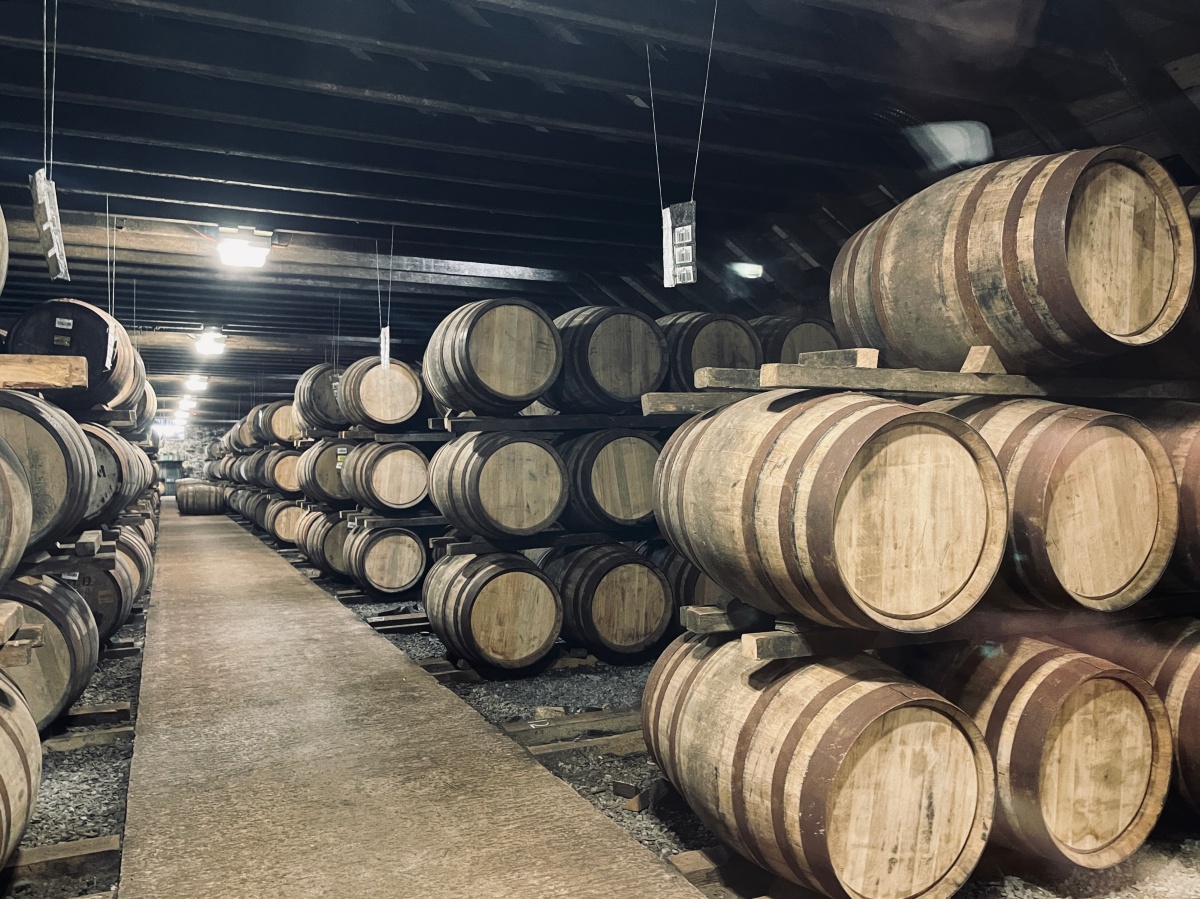 蘇格蘭酒廠之旅 – Highland Park Distillery - 第7張圖 one of the Traditional Dunnage Warehouse of Highland Park