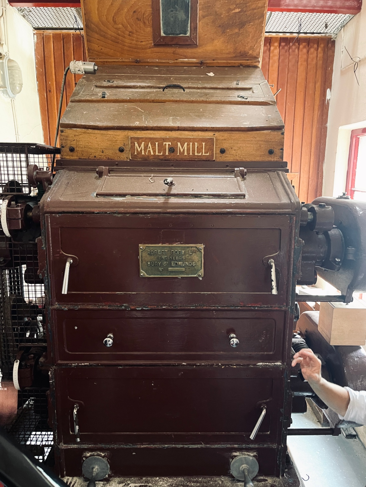 蘇格蘭酒廠之旅 – Glendronach Distillery - 第2張圖 The old Milling machine of Glendronach