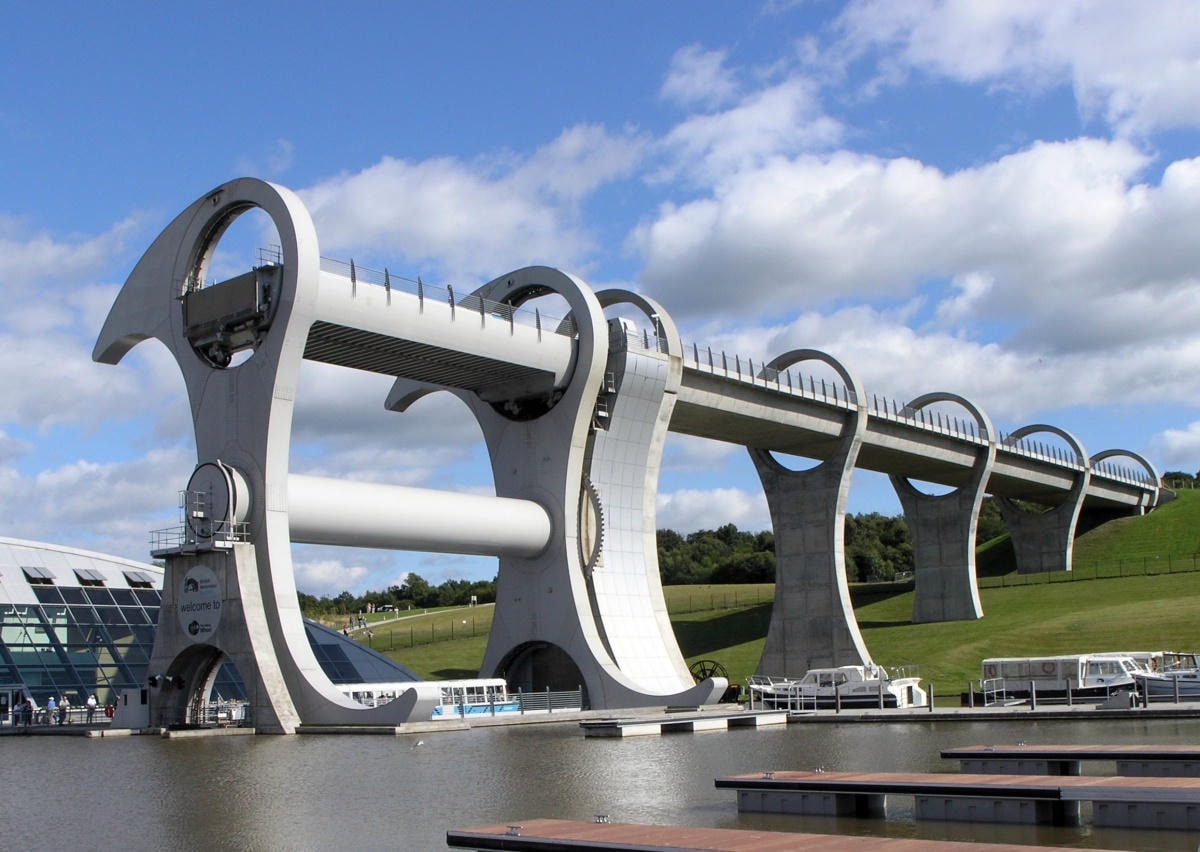 Falkirk Wheel Side (Photo: wikipedia)
