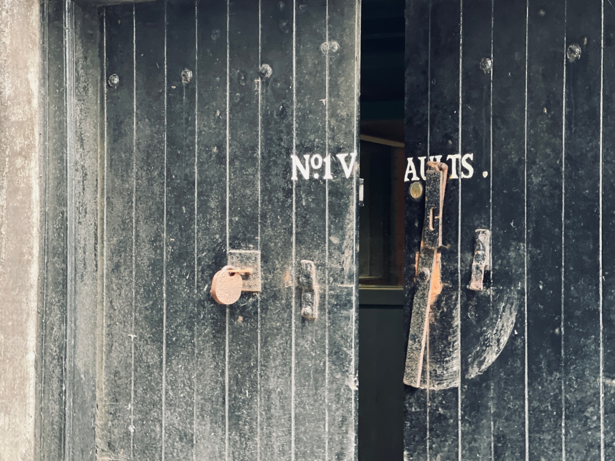 蘇格蘭酒廠之旅 – Bowmore Distillery - 第3張圖 Bowmore's legendary No. 1 Vault