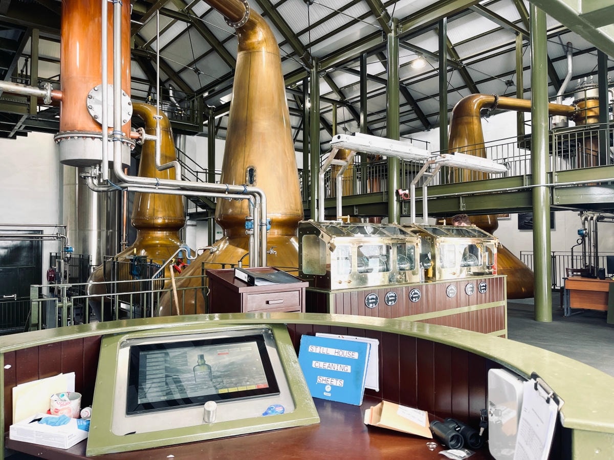 2021年打造的新蒸餾室，一共有兩對蒸餾器