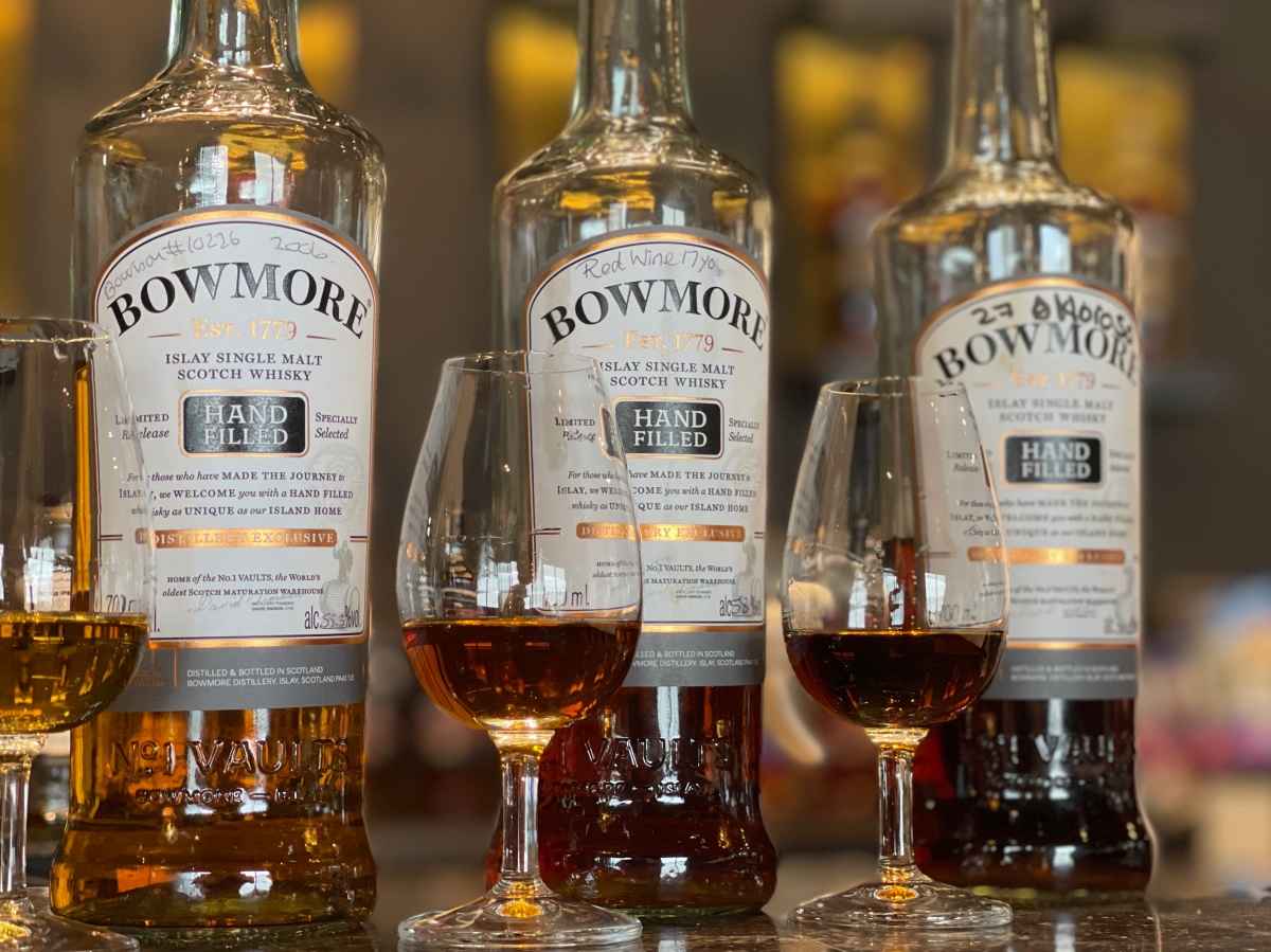 蘇格蘭酒廠之旅 – Bowmore Distillery - 第13張圖 Bowmore Hand Fill flight tasting