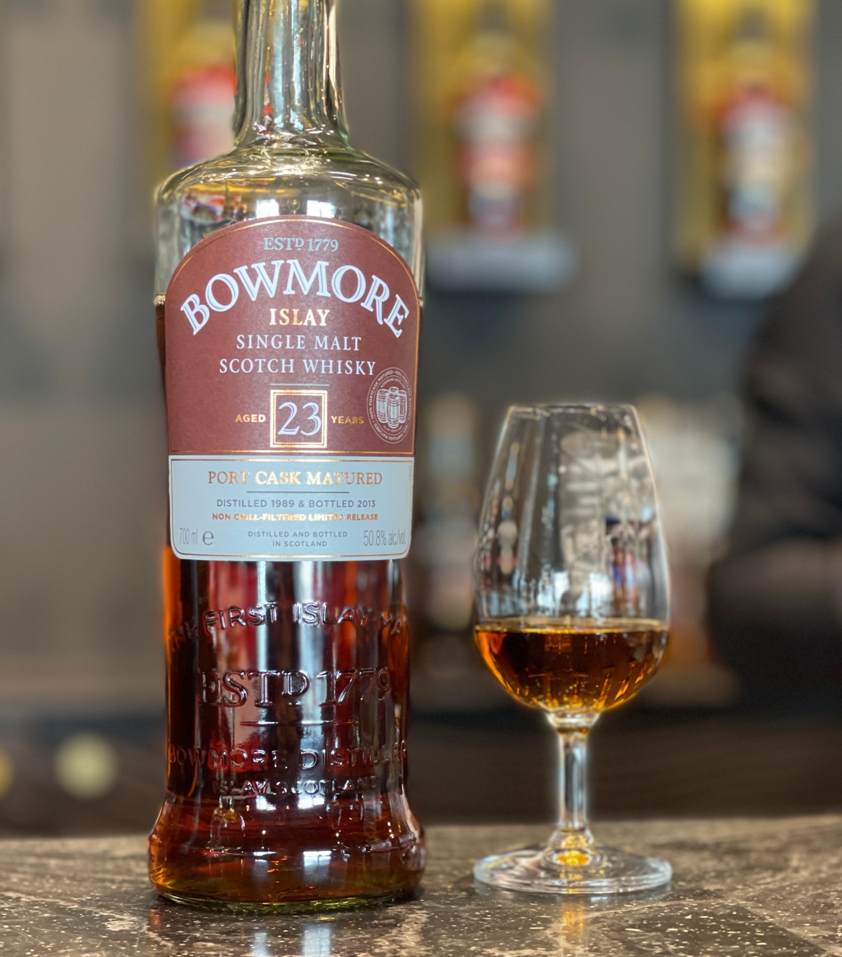 蘇格蘭酒廠之旅 – Bowmore Distillery - 第14張圖 Bowmore 1989 Port Cask Matured, 來自Alexander的大力推薦