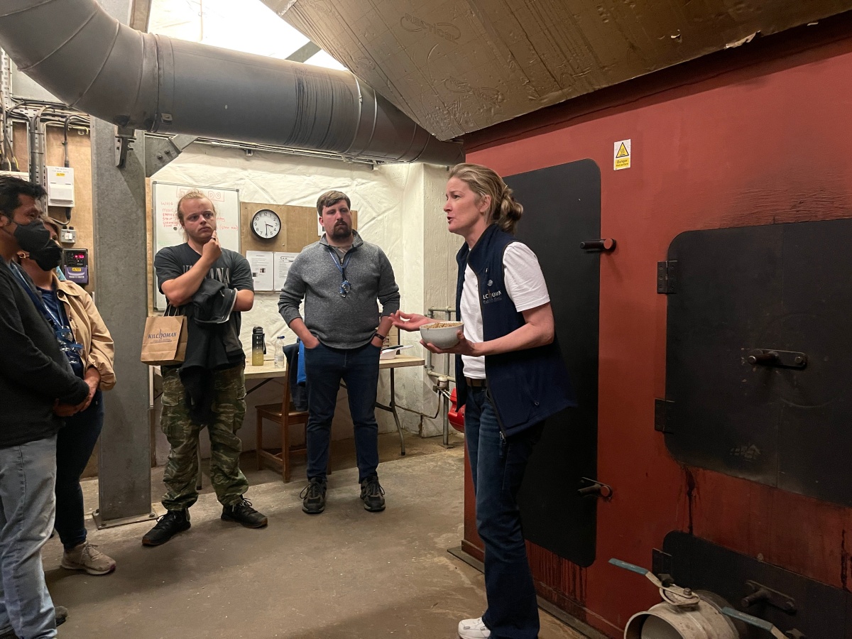 蘇格蘭酒廠之旅 – Kilchoman Distillery - 第3張圖 Kilning at Kilchoman