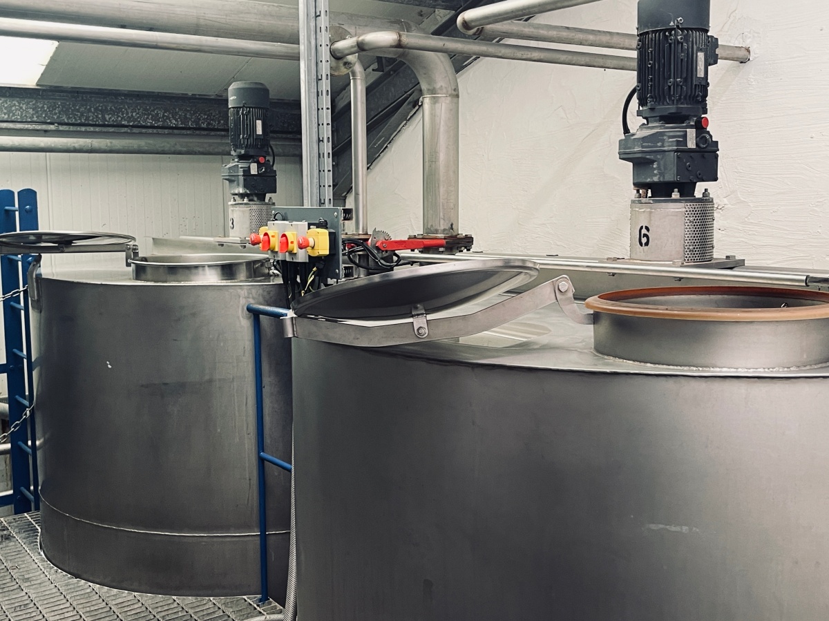 蘇格蘭酒廠之旅 – Kilchoman Distillery - 第5張圖 Kilchoman的不鏽鋼發酵槽