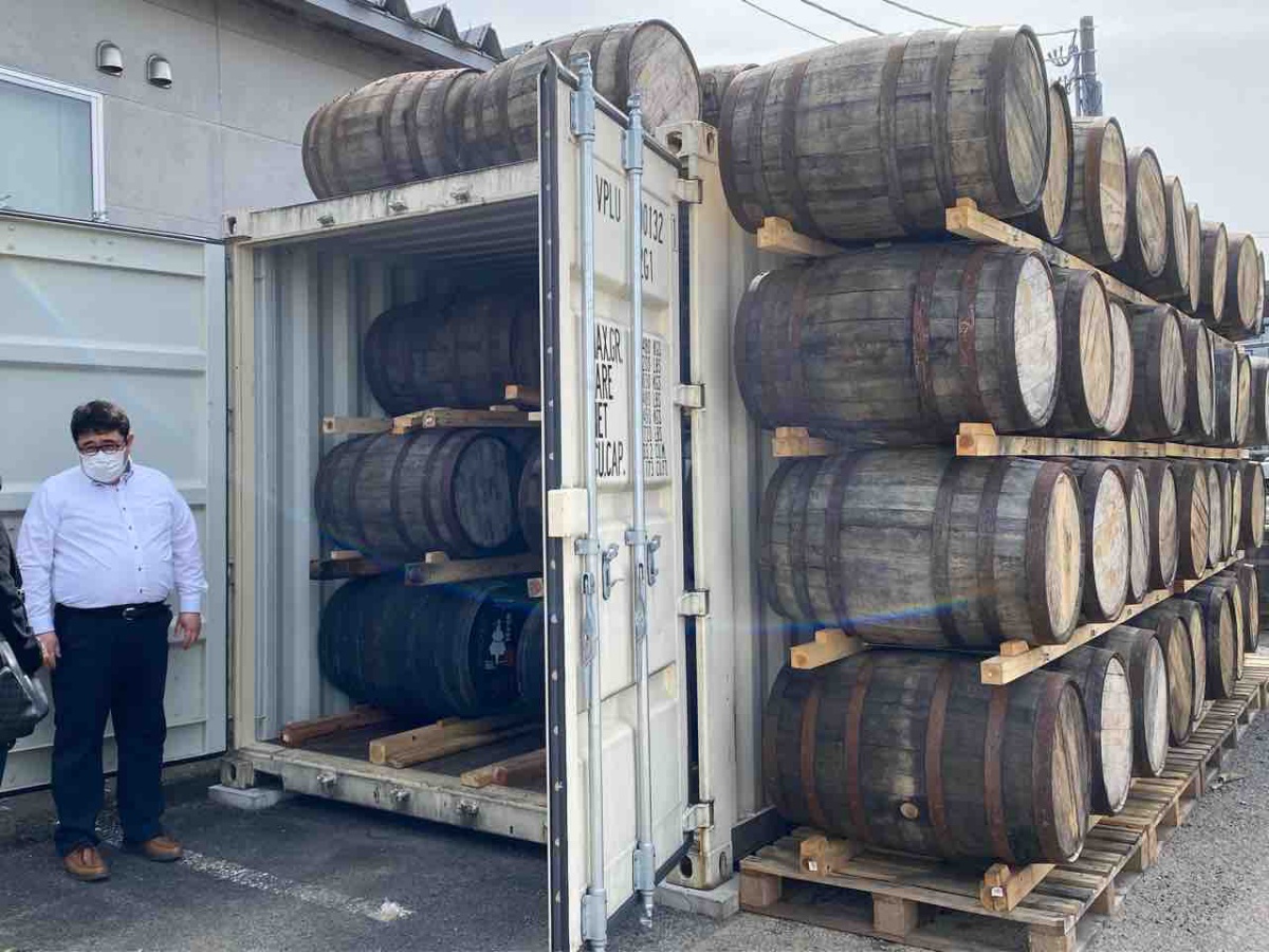 龜田蒸餾所的貨櫃儲酒倉 (Photo: https://whiskywarehouse.blog.jp/archives/1084498502.html)