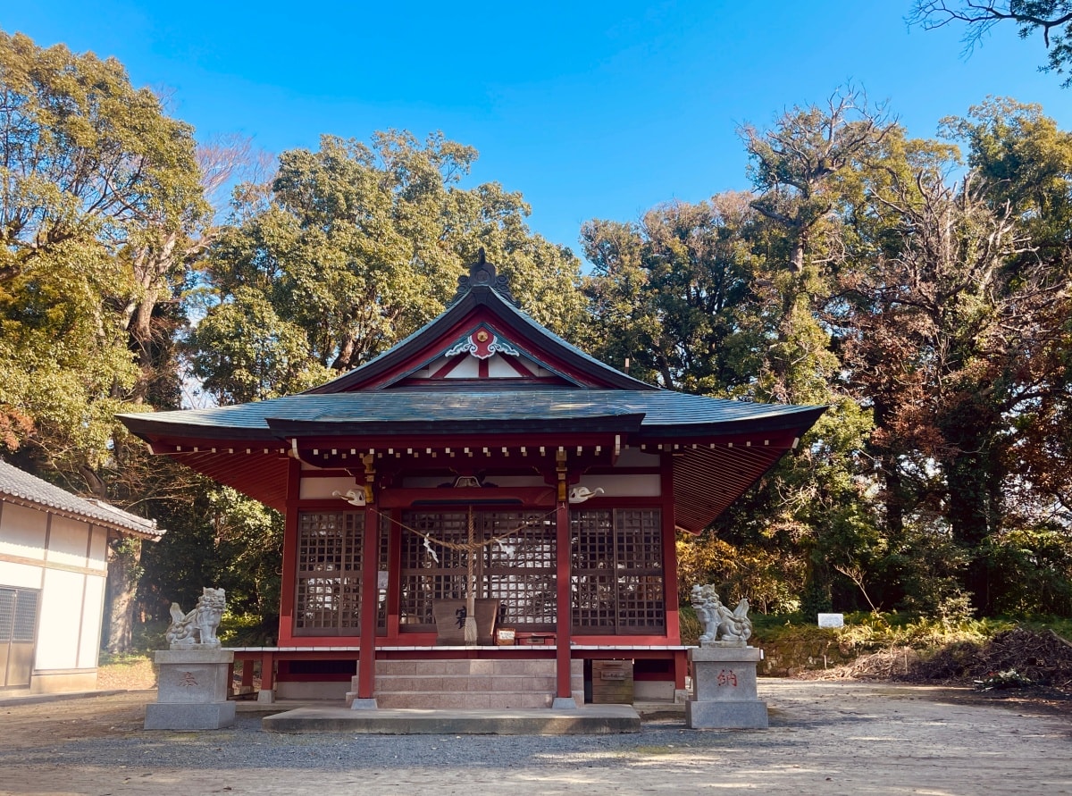 小正日置蒸溜藏&嘉之助蒸溜所 (上) – 屬於鹿兒島的威士忌語言 - 第2張圖 小正家族與八幡神社